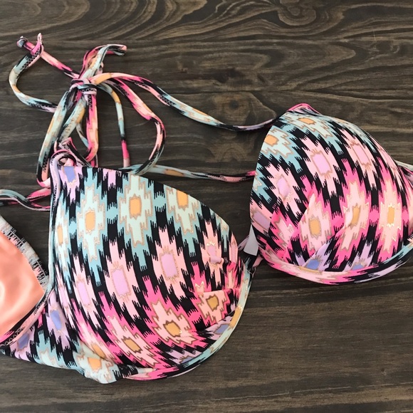 Victoria's Secret Other - Victoria’s Secret Bikini Top- Multicolor